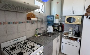 VENDO DEPARTAMENTO. 2 HABITACIONES. 5TA BAJADA. LAS GRUTAS A MTS DEL MAR.