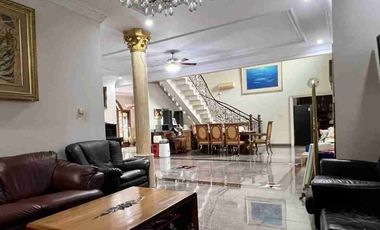 Rumah Mewah Ada Kolam Renang Antasari