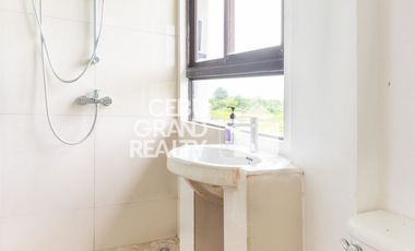 Large 6 Bedroom House with Swimming Pool for Rent in Mactan