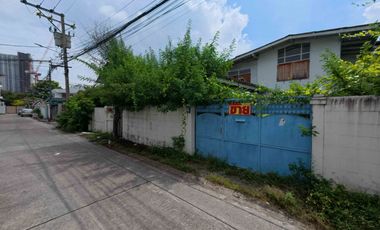 Urgent Sale! Prime Land in Soi Wong Sawang 21 Excellent value and location! This 50 sq. wah plot is zoned for high-density residential use