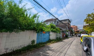 Urgent Sale! Prime Land in Soi Wong Sawang 21 Excellent value and location! This 50 sq. wah plot is zoned for high-density residential use