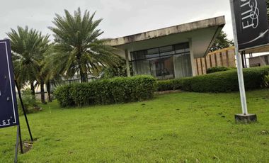 PRIME COMMERCIAL LOT with RFO Showroom along MAJOR ROAD|MCX |Ayala Alabang| Alabang West| EVIA Mall in Metro Manila