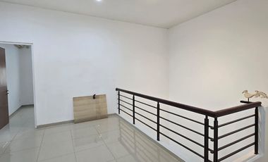 Rumah Semi Furnished di Setraduta Bandung Utara