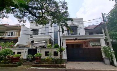 DISEWA RUMAH SIAP HUNI MEWAH FURNISHED DALAM KOMPLEK MENTERI KUNINGAN