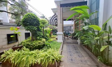 DISEWA RUMAH SIAP HUNI MEWAH FURNISHED DALAM KOMPLEK MENTERI KUNINGAN