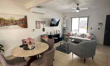 Casa en venta de 3 habitaciones en zona privada con alberca