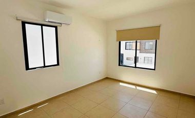 Casa en venta de 3 habitaciones en zona privada con alberca