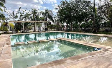 Casa en venta de 3 habitaciones en zona privada con alberca