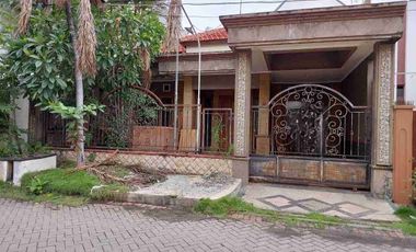 Dijual Rumah Gaya Mediterania Kawasan Elit Lokasi Manyar
