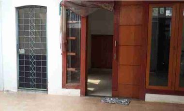 Disewakan Rumah 5+2 kmr blkg Mandiri Supomo Tebet Jaksel.