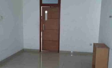 Disewakan Rumah 5+2 kmr blkg Mandiri Supomo Tebet Jaksel.
