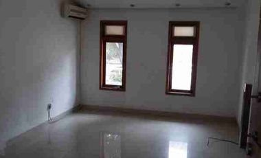 Disewakan Rumah 5+2 kmr blkg Mandiri Supomo Tebet Jaksel.