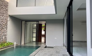 4 Bedroom Beautiful Modern house in Kebayoran Baru