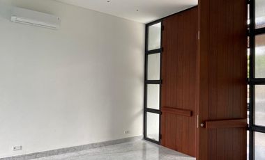 4 Bedroom Beautiful Modern house in Kebayoran Baru