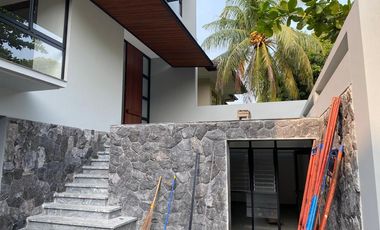 4 Bedroom Beautiful Modern house in Kebayoran Baru