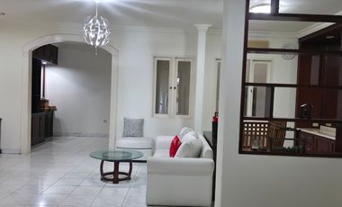 Rumah Furnish 2 Lantai Dekat Kawasan Bisnis, Pendidikan dan Akses Tol di Taman Permata Buana Jakarta Barat