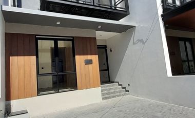 Lokasi FAVORIT Rumah di dekat Griya dan Sport Jabar ARCAMANIK Bandung dijual MURAH dan LUAS