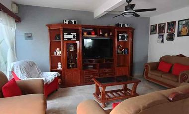 Casa en venta con terreno amplio y 4 recámaras zona Nte pte cerca del blvd Belisario Domínguez