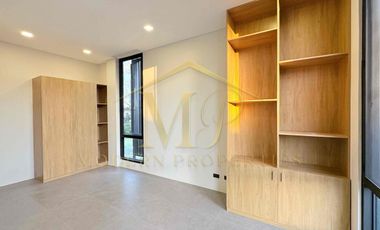 Sleek Luxury 4 Bedroom House in Plaridel, Bulacan