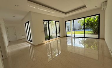 5 Bedroom Modern & Beautiful House, spacious garden in Cipete