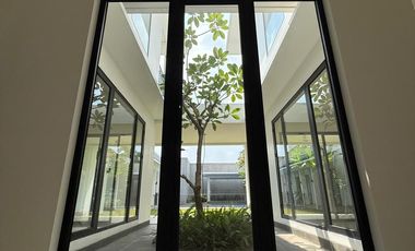 5 Bedroom Modern & Beautiful House, spacious garden in Cipete
