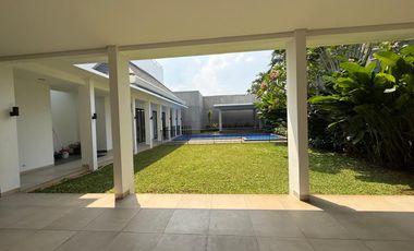 5 Bedroom Modern & Beautiful House, spacious garden in Cipete
