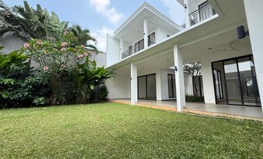 5 Bedroom Modern & Beautiful House, spacious garden in Cipete