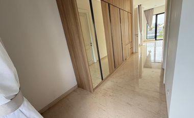 5 Bedroom Modern & Beautiful House, spacious garden in Cipete