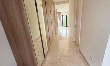 5 Bedroom Modern & Beautiful House, spacious garden in Cipete