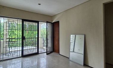 Disewakan Rumah di Jalan Utama Serenity Nginden