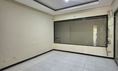 Disewakan Rumah di Jalan Utama Serenity Nginden