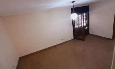 VENTA CASA CON COCHERA- AV. CENTRAL 4224-SMT