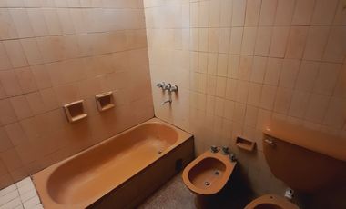 VENTA CASA CON COCHERA- AV. CENTRAL 4224-SMT