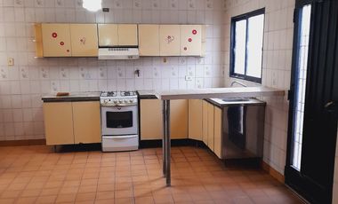 VENTA CASA CON COCHERA- AV. CENTRAL 4224-SMT