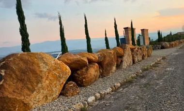 VENDO CASA 200 M2  CON LOTE DE 3200 M2 EN VILLA DE LEYVA BOYACA