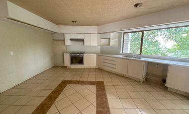 Hermosa casa en renta en Colinas de San Javier