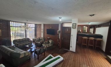 Vendo casa ideal para vivienda o negocio al norte de Quito Av Mariscal Sucre y Marcelo Rivadeneira barrio 23 de Junio Cotocollao a 50 metros del Sta M