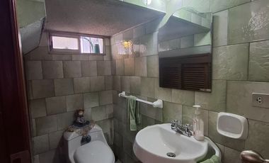 Vendo casa ideal para vivienda o negocio al norte de Quito Av Mariscal Sucre y Marcelo Rivadeneira barrio 23 de Junio Cotocollao a 50 metros del Sta M