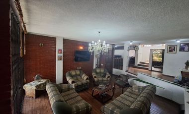 Vendo casa ideal para vivienda o negocio al norte de Quito Av Mariscal Sucre y Marcelo Rivadeneira barrio 23 de Junio Cotocollao a 50 metros del Sta M