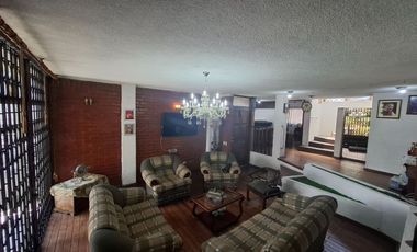 Vendo casa ideal para vivienda o negocio al norte de Quito Av Mariscal Sucre y Marcelo Rivadeneira barrio 23 de Junio Cotocollao a 50 metros del Sta M