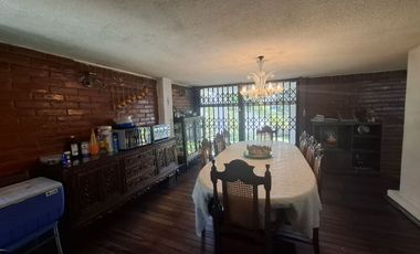 Vendo casa ideal para vivienda o negocio al norte de Quito Av Mariscal Sucre y Marcelo Rivadeneira barrio 23 de Junio Cotocollao a 50 metros del Sta M