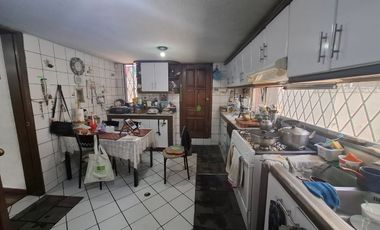 Vendo casa ideal para vivienda o negocio al norte de Quito Av Mariscal Sucre y Marcelo Rivadeneira barrio 23 de Junio Cotocollao a 50 metros del Sta M