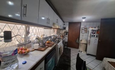 Vendo casa ideal para vivienda o negocio al norte de Quito Av Mariscal Sucre y Marcelo Rivadeneira barrio 23 de Junio Cotocollao a 50 metros del Sta M