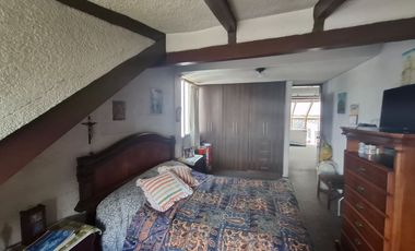 Vendo casa ideal para vivienda o negocio al norte de Quito Av Mariscal Sucre y Marcelo Rivadeneira barrio 23 de Junio Cotocollao a 50 metros del Sta M