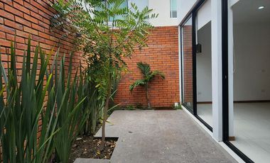 Casa en renta en Solares de 4 recamaras mas Roof garden