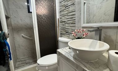 RENTO CASA DUPLEX EN PLANTA BAJA AMUEBLADA Y CLIMATIZADA