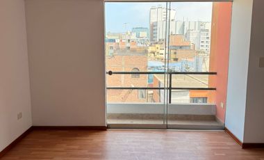 VENDO DEPARTAMENTO DE 3 DORMITORIOS EN AV SANTA ROSA PISO 6 VISTA INTERNA REMODELADO