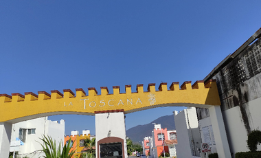 Casa en venta a precio de REMATE en Fracc. La Toscana Iguala Guerrero, ¡compra directa con el banco, no se aceptan créditos!