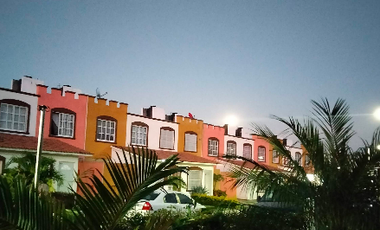 Casa en venta a precio de REMATE en Fracc. La Toscana Iguala Guerrero, ¡compra directa con el banco, no se aceptan créditos!