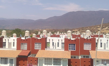 Casa en venta a precio de REMATE en Fracc. La Toscana Iguala Guerrero, ¡compra directa con el banco, no se aceptan créditos!